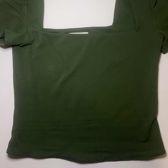 Aritzia Babaton Contour Squareneck Shortsleeve T-Shirt - Picture 5 of 6